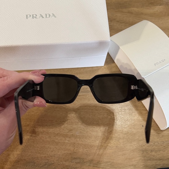 Prada PR 17WS Sunglasses - Picture 4 of 9